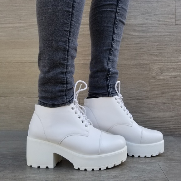 Grunge 90s Chunky Heel Platform Lace Ankle Boots - Picture 3 of 8